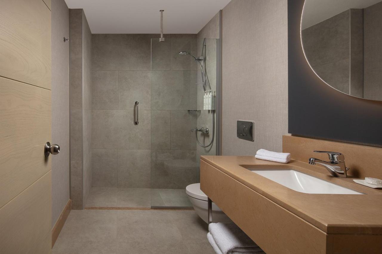 Delta Hotels By Marriott Istanbul West Buitenkant foto